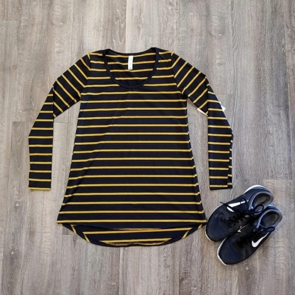 *NWT* LulaRoe Striped Lynnae Long Sleeve Top - Picture 1 of 3